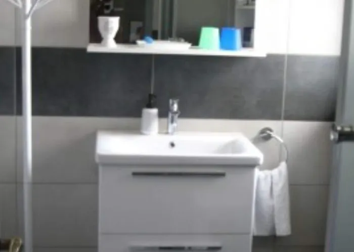 Apartment Two Bedroom With Balcony And Sea View *