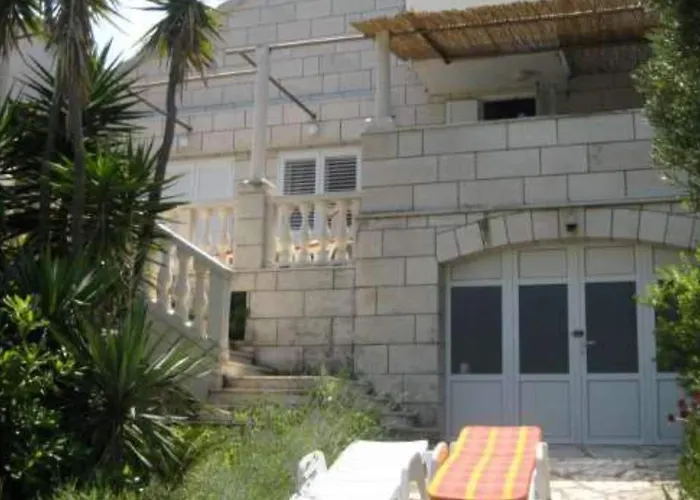 Two Bedroom With Balcony And Sea View *